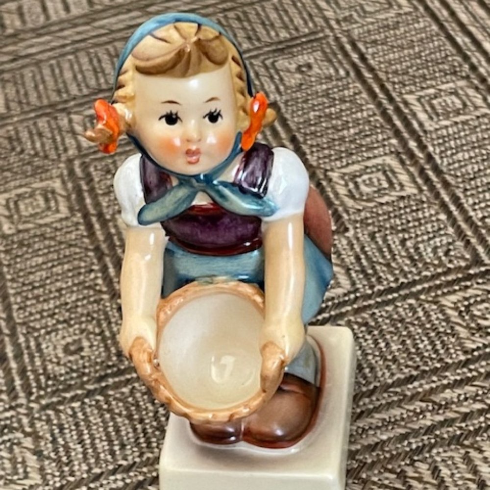 Vintage Hummel/Goebel # 73 "Little Helper"- Girl with basket-1970"s